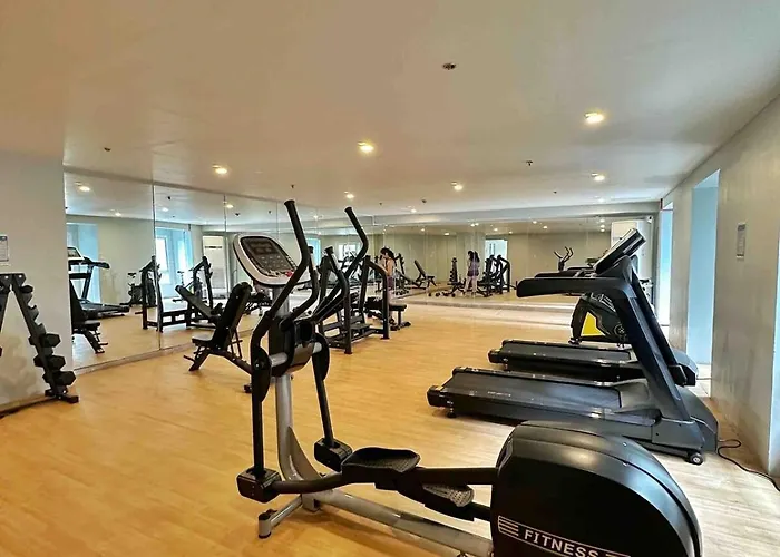 In Qc Wifi With Free Pool & Gym Access Mrt Accessible Manila