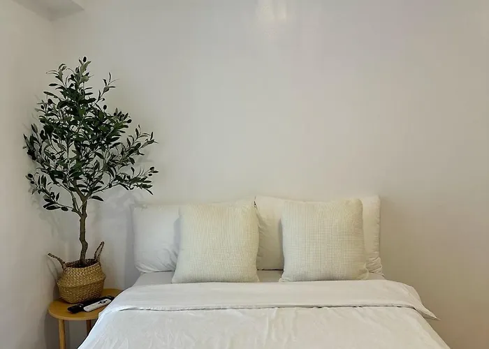 In Qc Wifi With Free Pool & Gym Access Mrt Accessible * Manila
