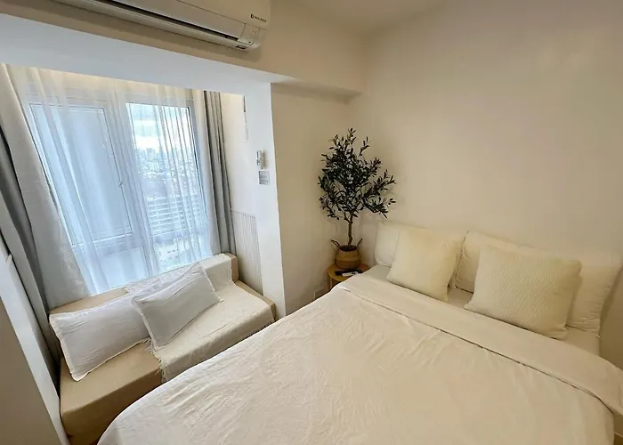 Apartment In Qc Wifi With Free Pool & Gym Access Mrt Accessible Manila