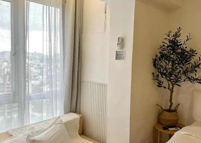 In Qc Wifi With Free Pool & Gym Access Mrt Accessible Apartment *