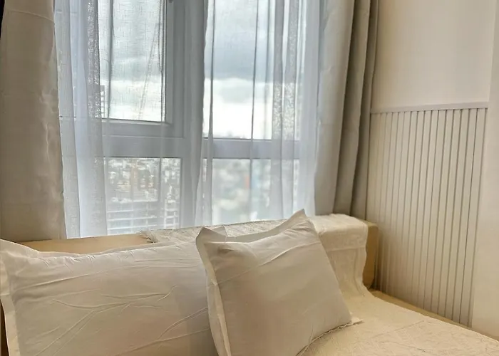 In Qc Wifi With Free Pool & Gym Access Mrt Accessible Apartment Manila