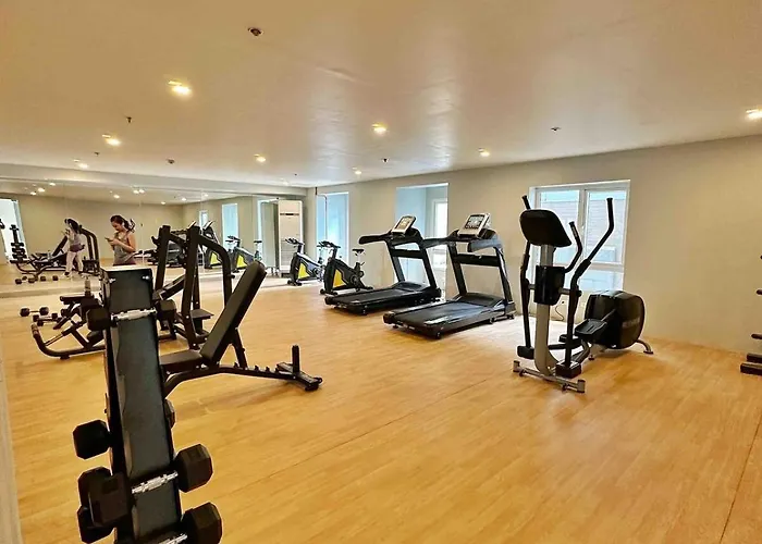 Apartment In Qc Wifi With Free Pool & Gym Access Mrt Accessible Manila